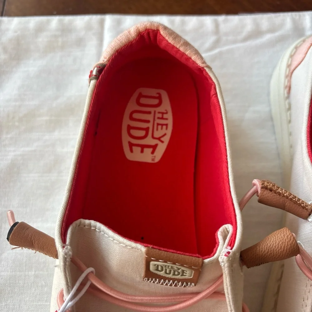 NWOB- HEYDUDE Wendy Chambray Boho Canvas Shoes for Ladies - Natural - Size 9 - Picture 4 of 8